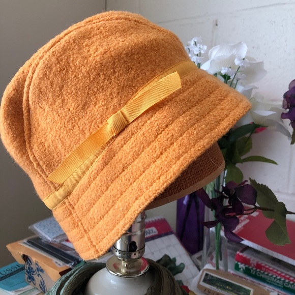 Accessories - Gold bucket hat w ribbon hat band, slamm’n color!